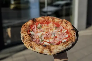 Neapolská pizza v Lavite Zlín
